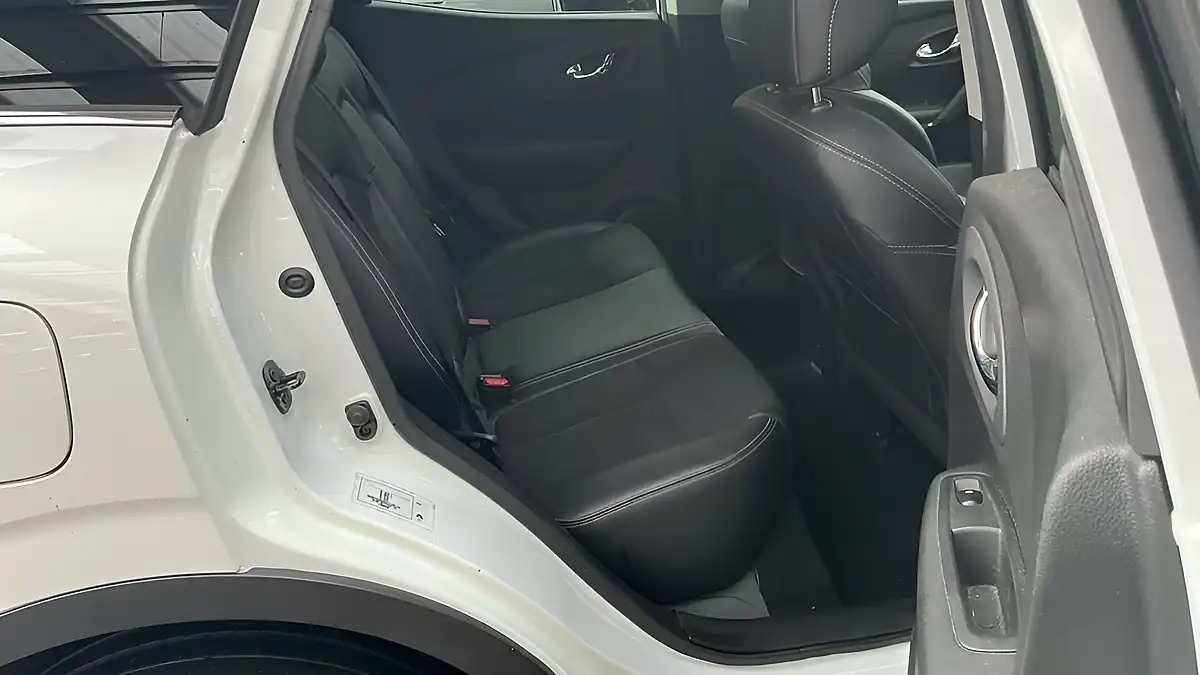 Used 2017 Renault Kadjar Dynamique S Nav White - Interior and Exterior details 10