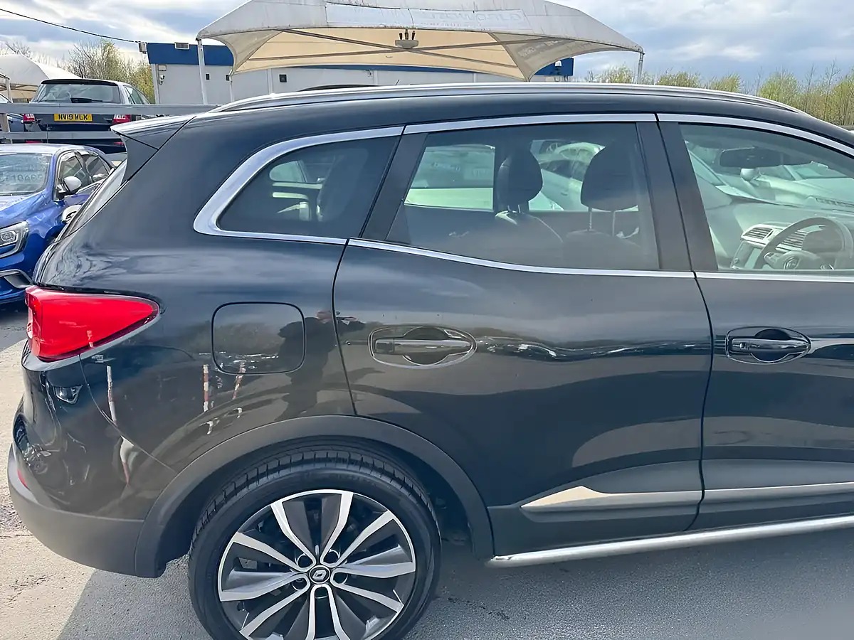 Used 2017 Renault Kadjar Signature Edition Black - Interior and Exterior details 17