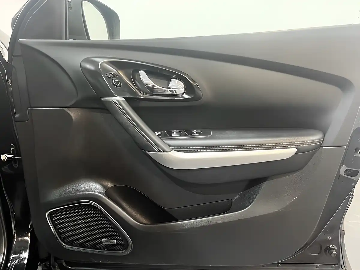 Used 2017 Renault Kadjar Signature Nav Black - Interior and Exterior details 13