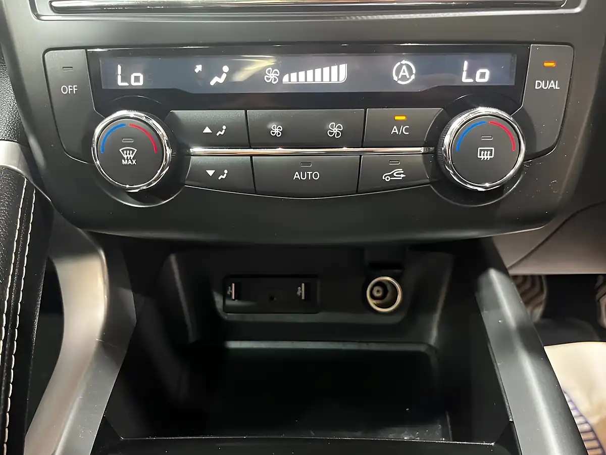 Used 2017 Renault Kadjar Signature Nav Black - Interior and Exterior details 16