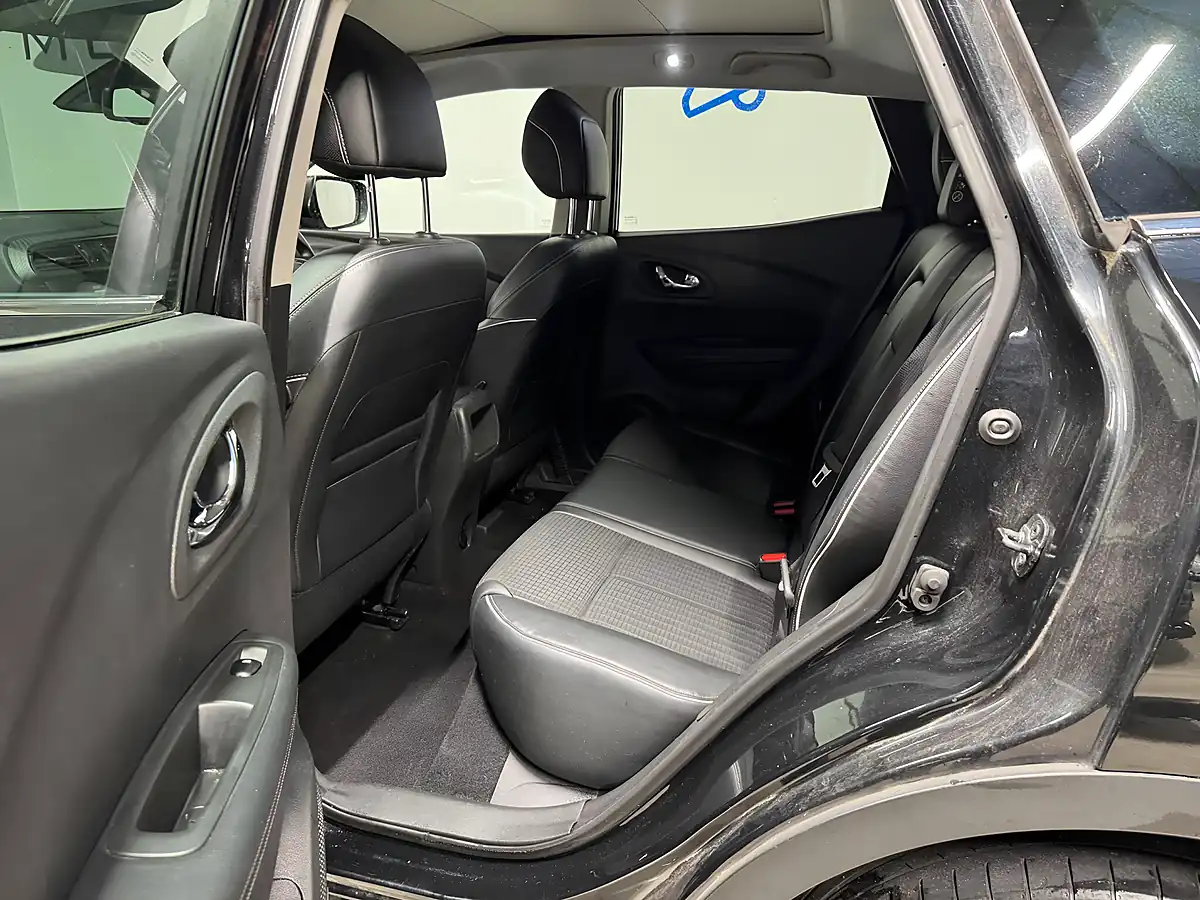 Used 2017 Renault Kadjar Signature Nav Diamond Black - Interior and Exterior details 10