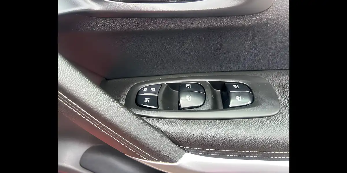 Used 2017 Renault Kadjar Signature Nav Flame Red - Interior and Exterior details 15