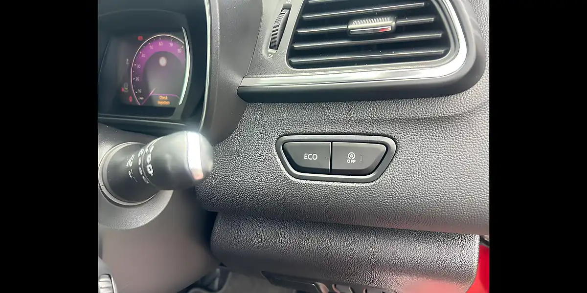 Used 2017 Renault Kadjar Signature Nav Flame Red - Interior and Exterior details 16