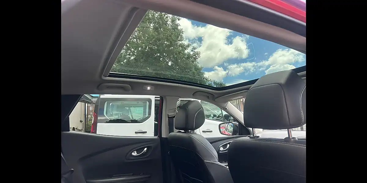 Used 2017 Renault Kadjar Signature Nav Flame Red - Interior and Exterior details 9