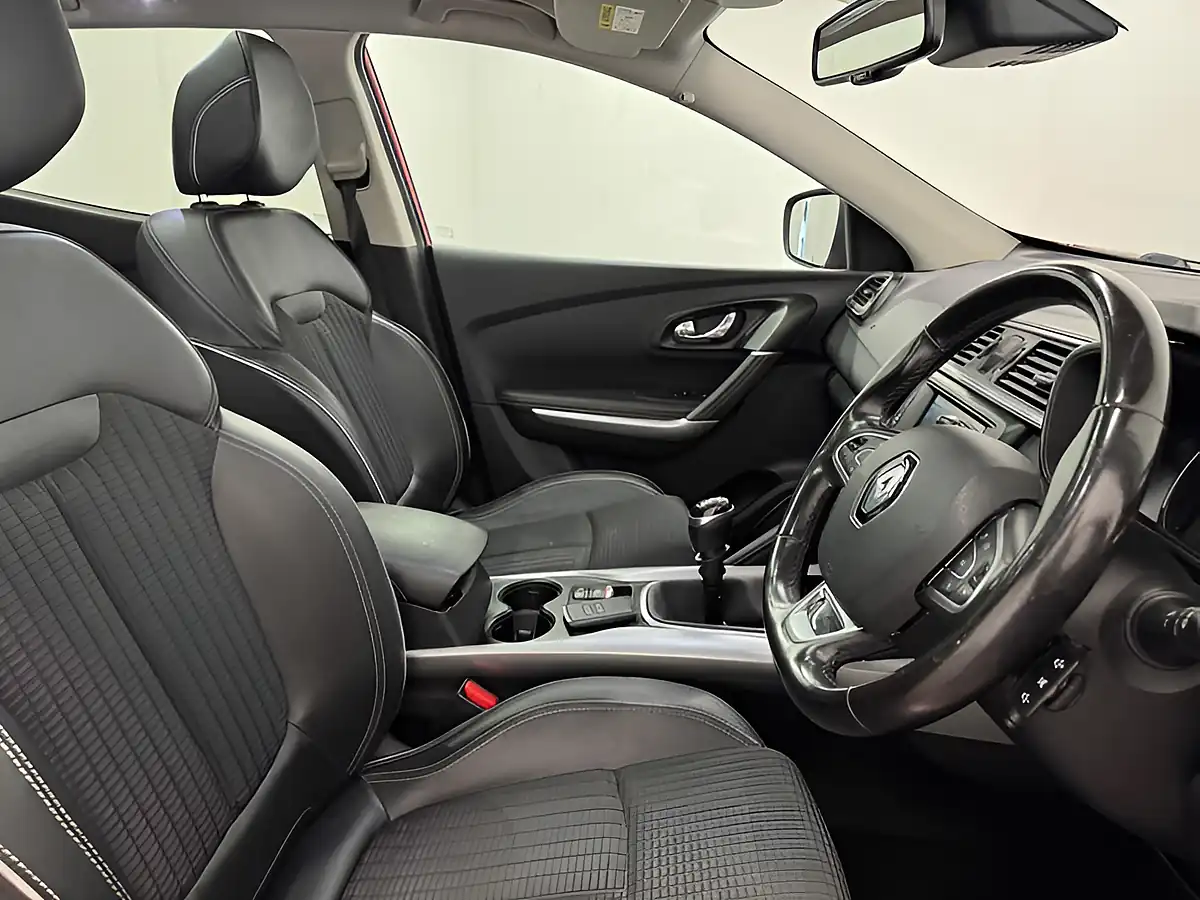 Used 2017 Renault Kadjar Signature Nav Flame Red - Interior and Exterior details 9