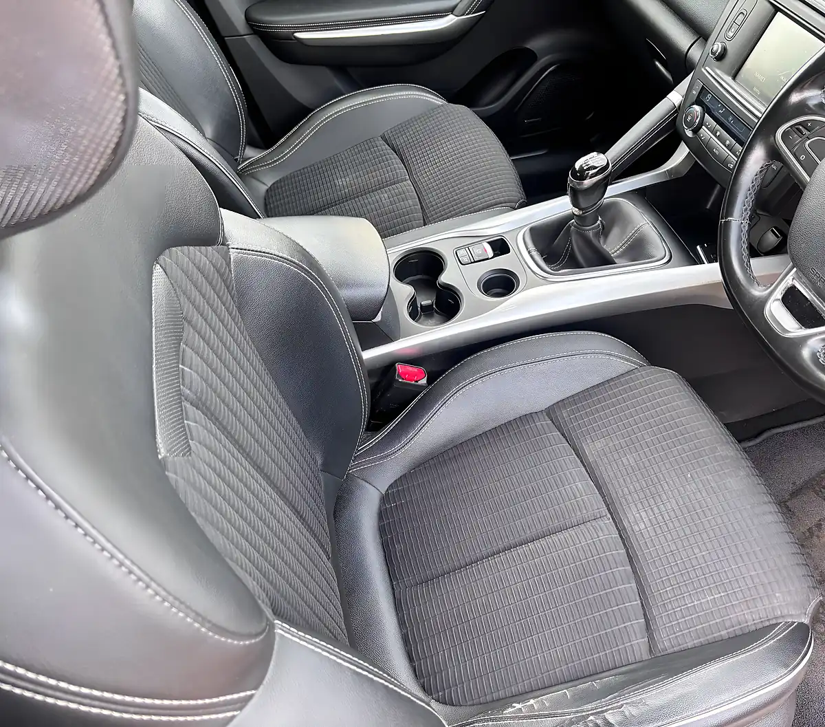 Used 2017 Renault Kadjar Signature Nav Silver - Interior and Exterior details 11