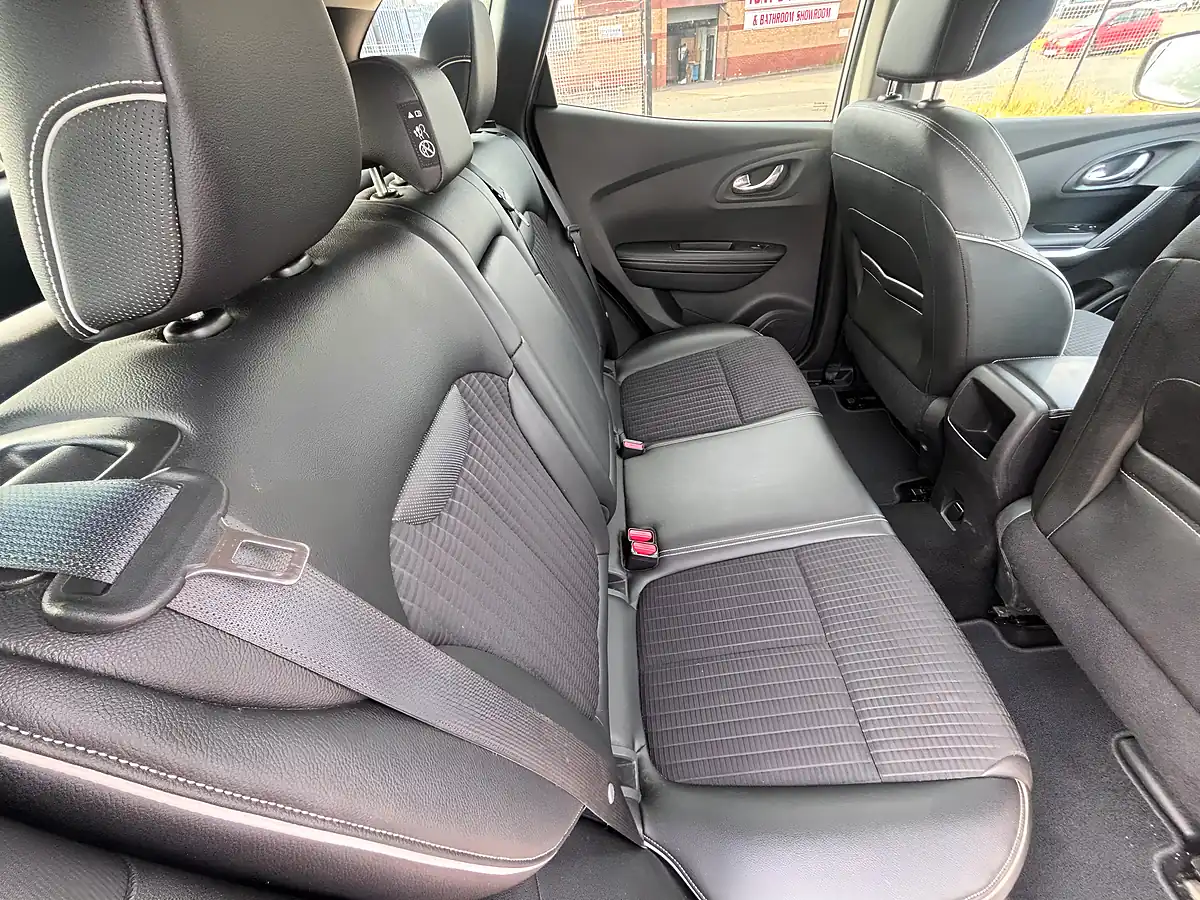 Used 2017 Renault Kadjar Signature Nav Silver - Interior and Exterior details 15