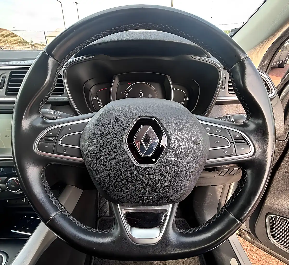 Used 2017 Renault Kadjar Signature Nav Silver - Interior and Exterior details 16