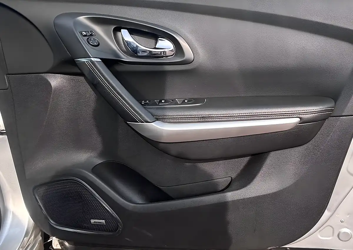 Used 2017 Renault Kadjar Signature Nav Silver - Interior and Exterior details 17