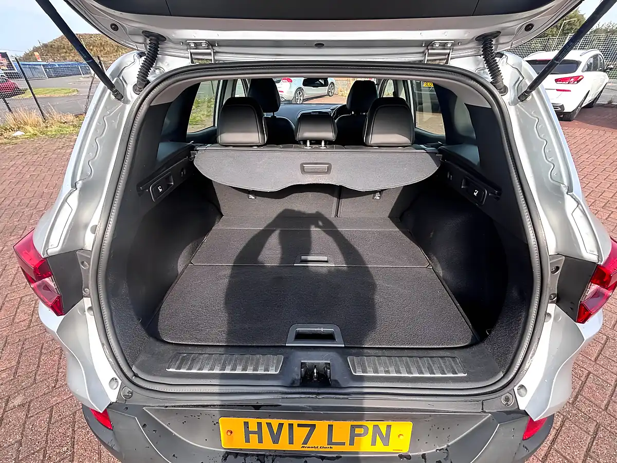 Used 2017 Renault Kadjar Signature Nav Silver - Interior and Exterior details 18