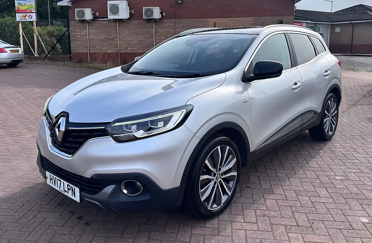 Used 2017 Renault Kadjar Signature Nav Silver - Interior and Exterior details 8