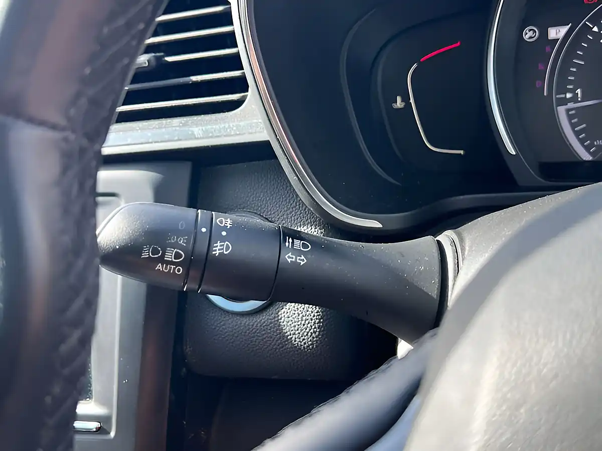 Used 2017 Renault Kadjar Signature S Nav Titanium Grey - Interior and Exterior details 14