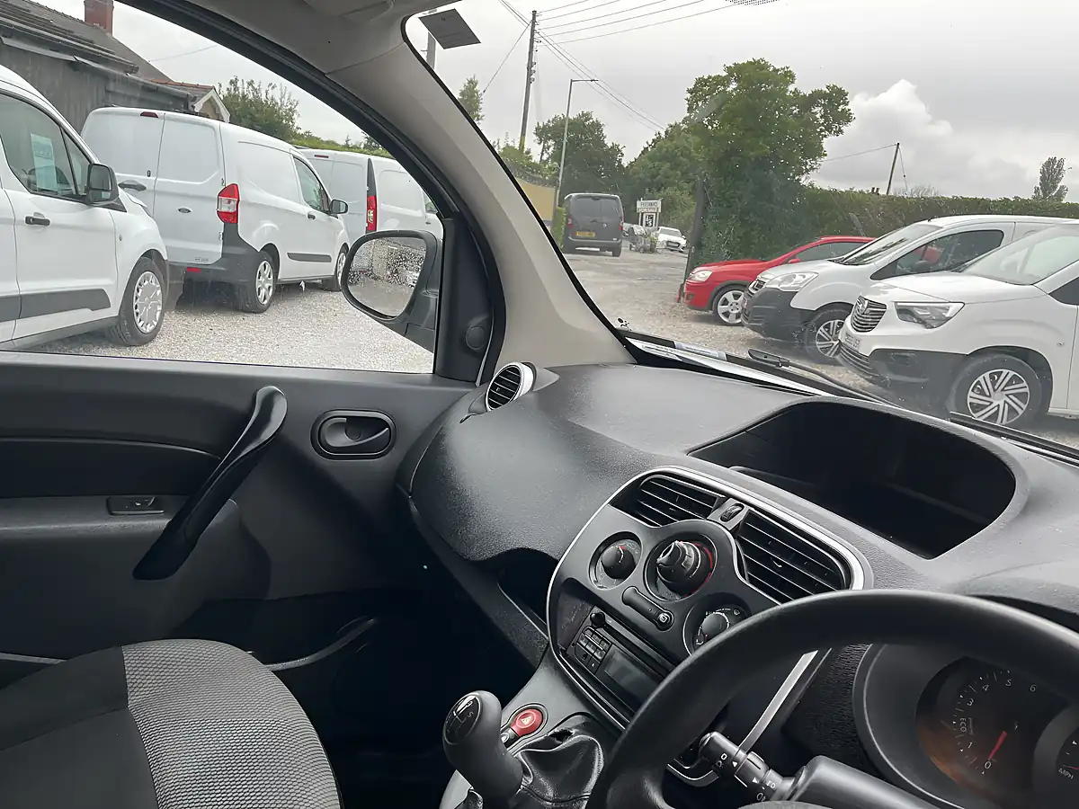 Used 2017 Renault Kangoo Business White - Interior and Exterior details 17