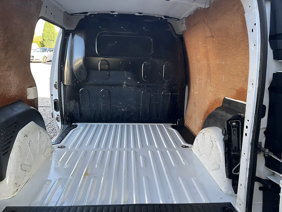 Used 2017 Renault Kangoo Business White - Interior and Exterior details 20
