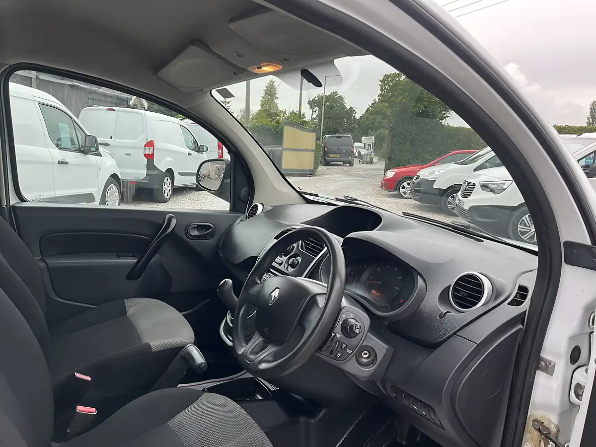 Used 2017 Renault Kangoo Business White - Interior and Exterior details 4