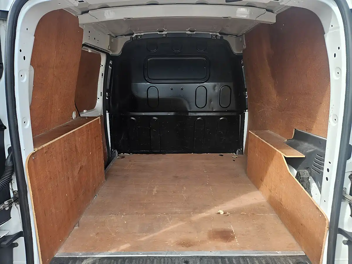 Used 2017 Renault Kangoo ML19 Business White - Interior and Exterior details 9