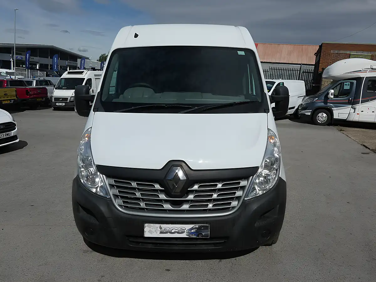 Used 2017 Renault Master Business+ Glacier White - Interior and Exterior details 12