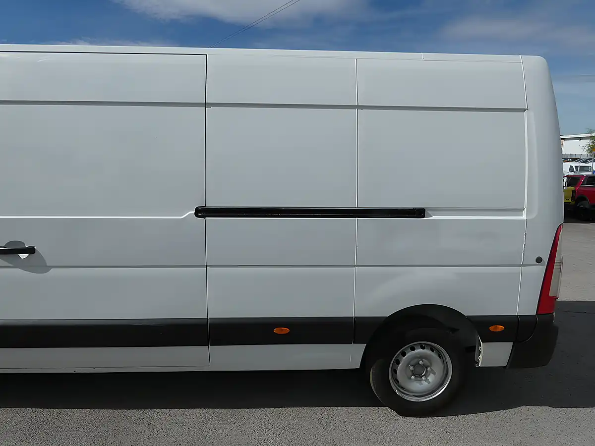 Used 2017 Renault Master Business+ Glacier White - Interior and Exterior details 13