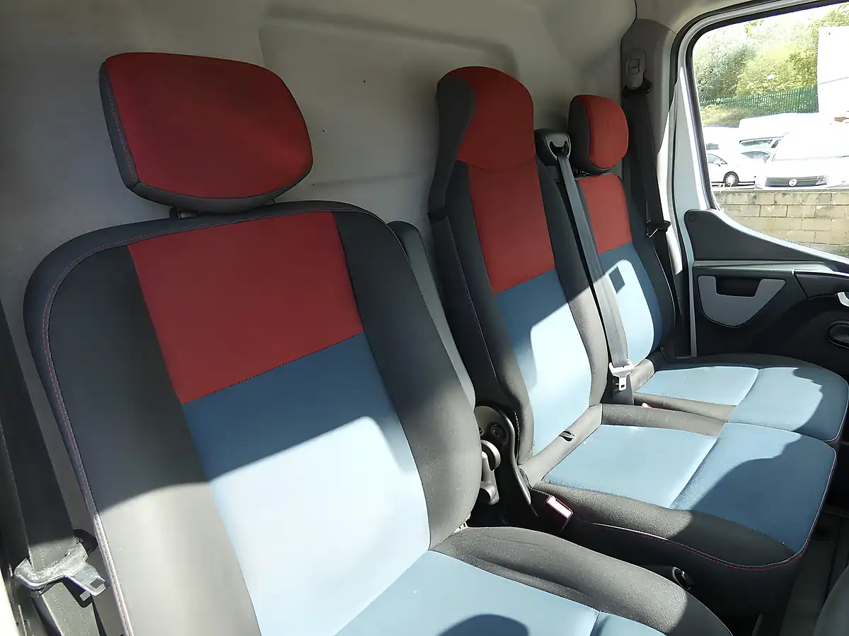 Used 2017 Renault Master Business+ Glacier White - Interior and Exterior details 15