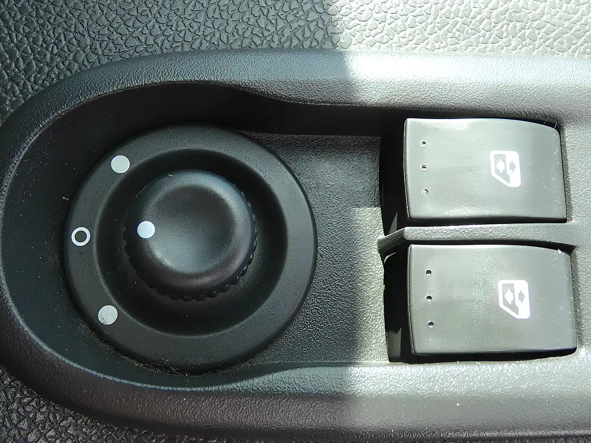 Used 2017 Renault Master Business+ Glacier White - Interior and Exterior details 16