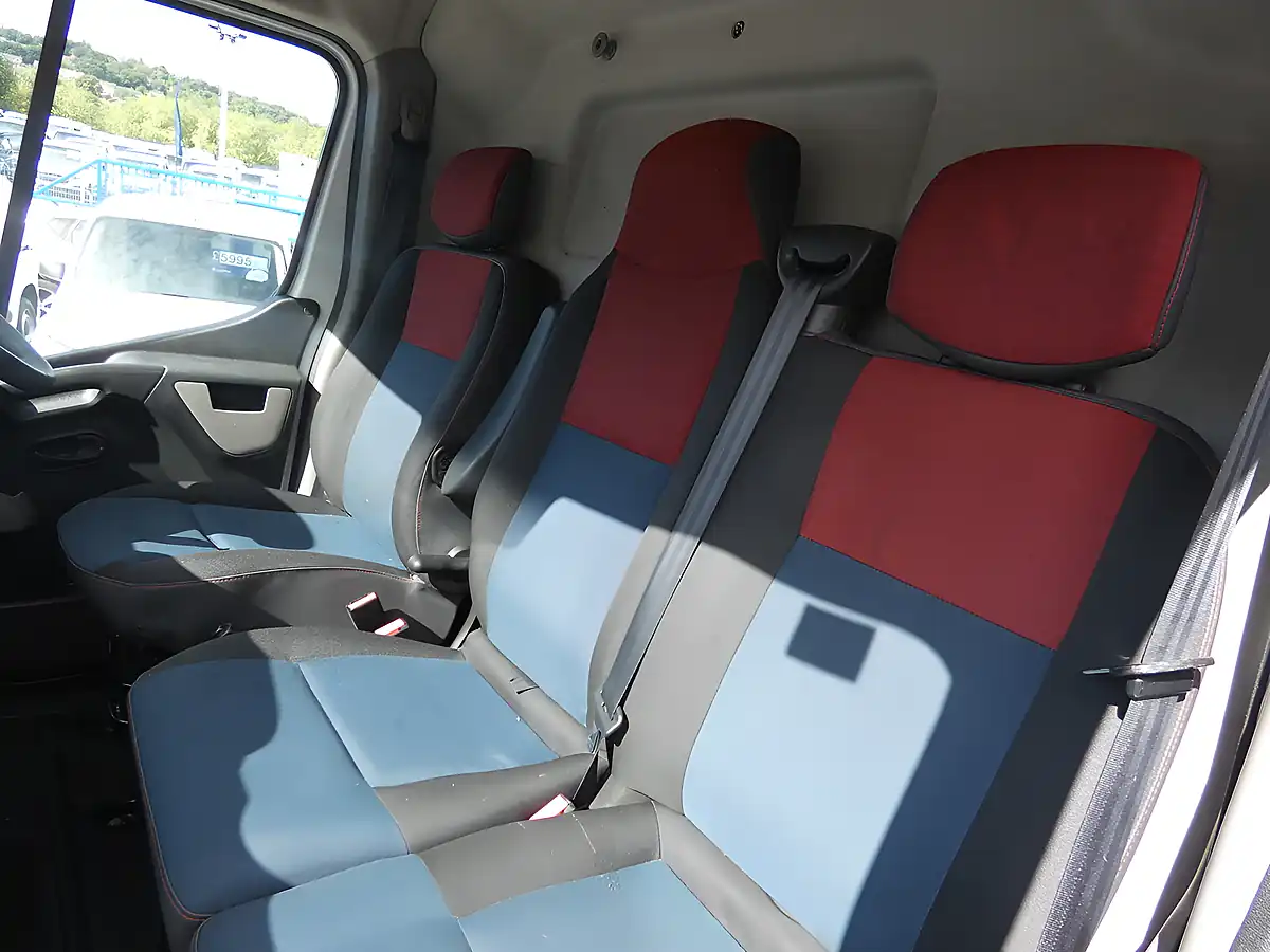 Used 2017 Renault Master Business+ Glacier White - Interior and Exterior details 18