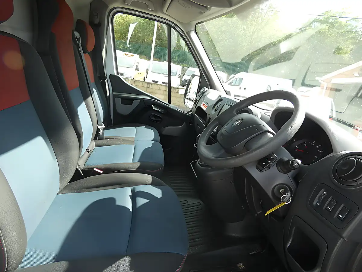 Used 2017 Renault Master Business+ Glacier White - Interior and Exterior details 2