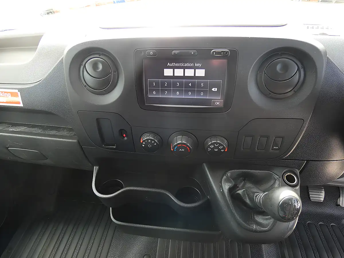 Used 2017 Renault Master Business+ Glacier White - Interior and Exterior details 8
