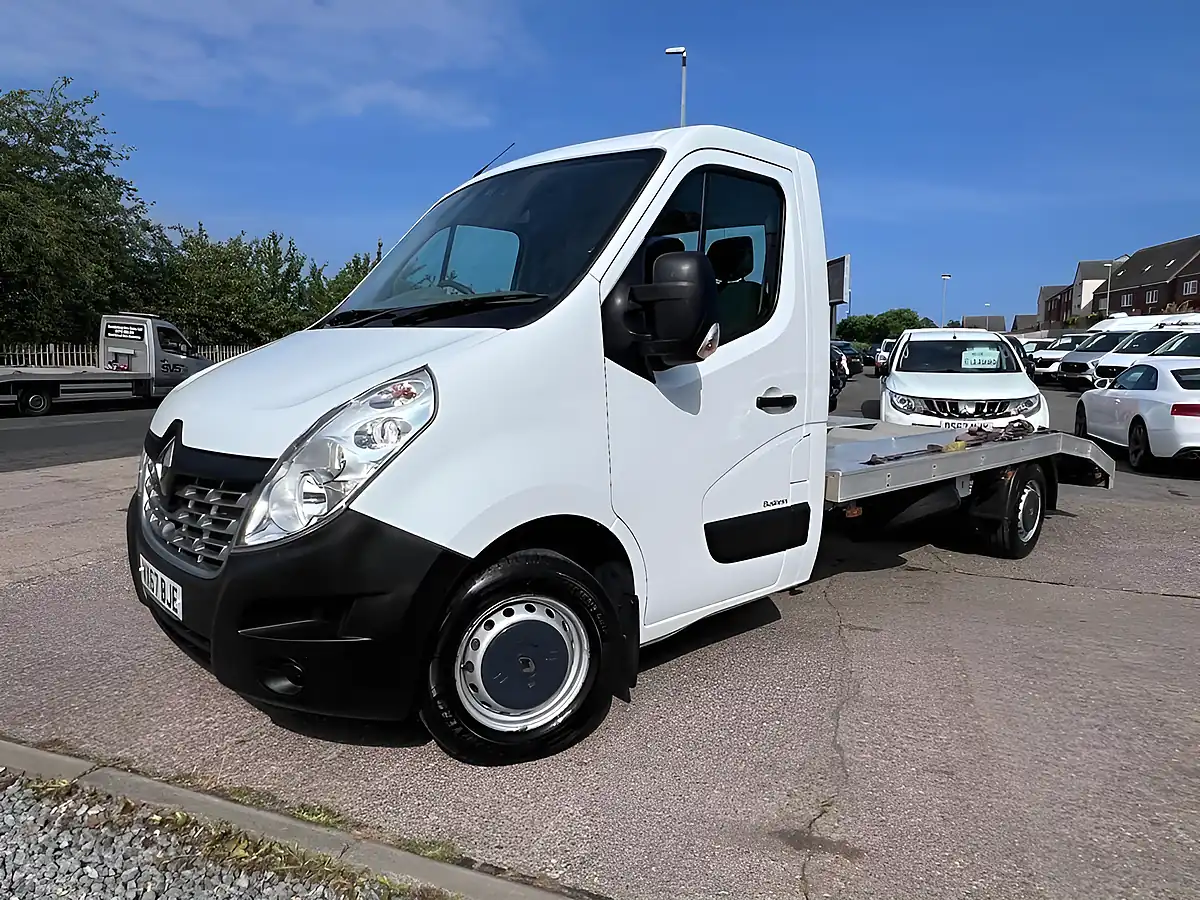 Used 2017 Renault Master Business White - Front View