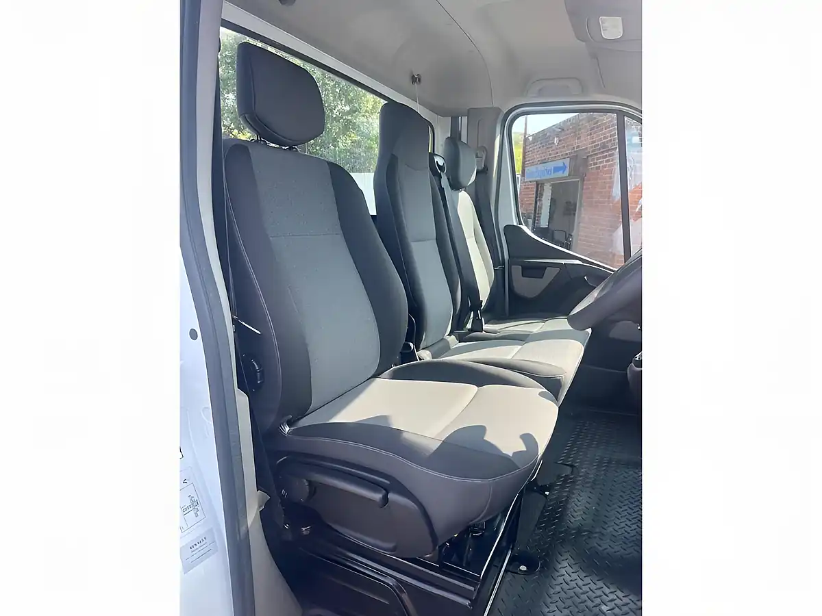 Used 2017 Renault Master Business White - Interior and Exterior details 12
