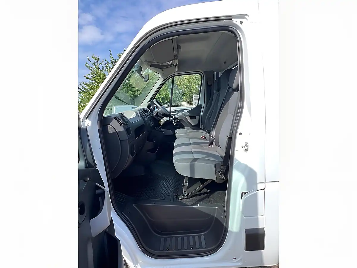 Used 2017 Renault Master Business White - Interior and Exterior details 15