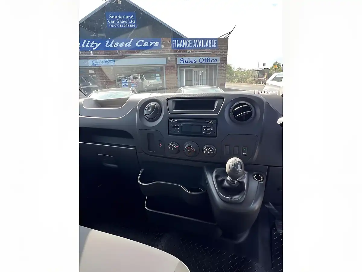 Used 2017 Renault Master Business White - Interior and Exterior details 16