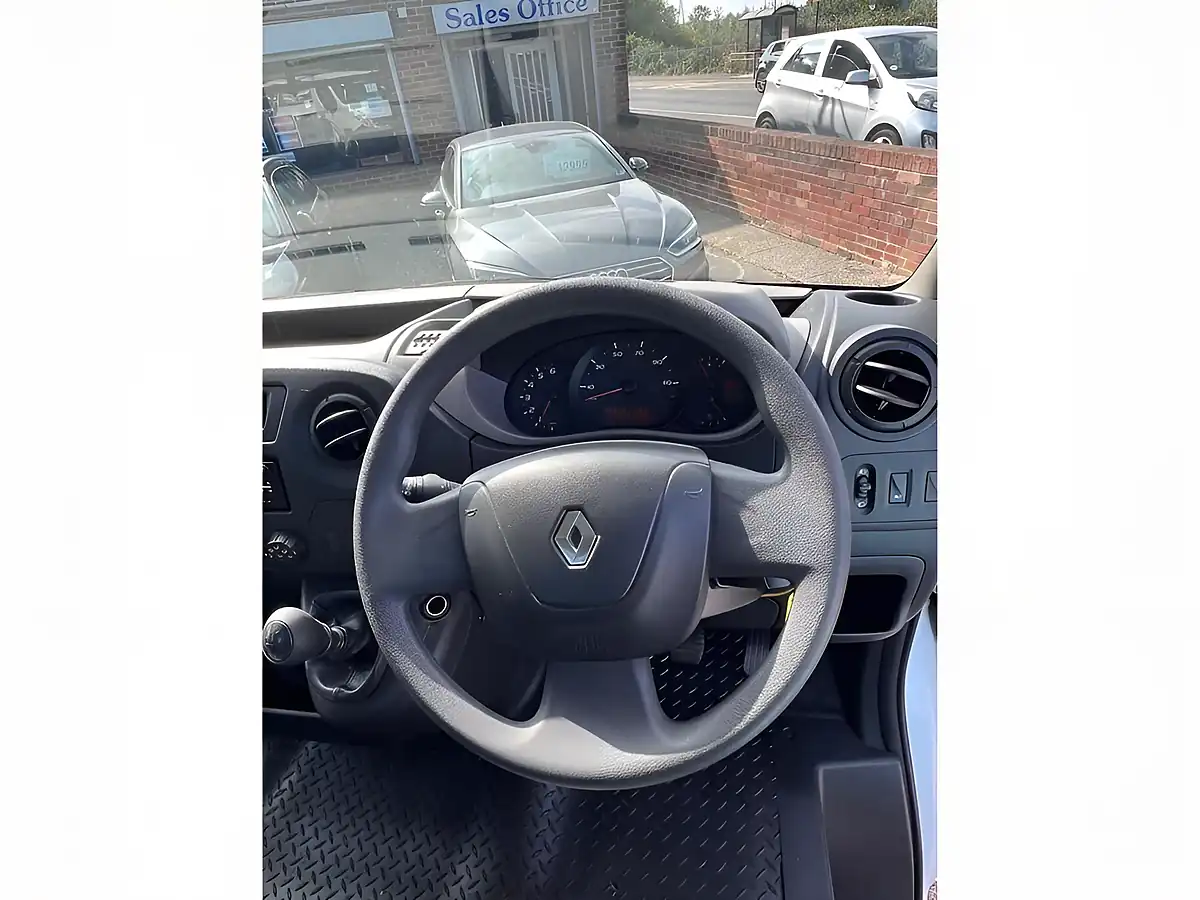 Used 2017 Renault Master Business White - Interior and Exterior details 18