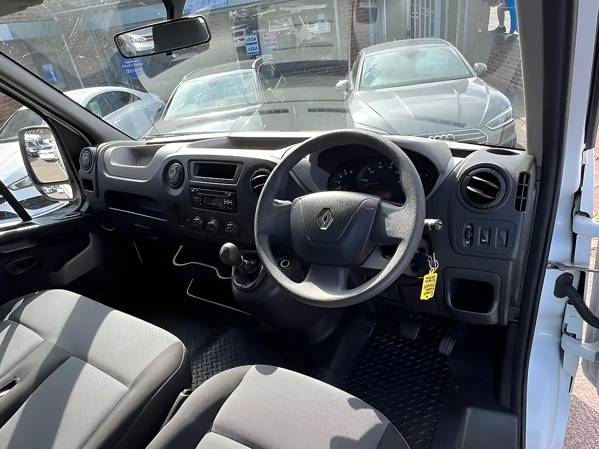 Used 2017 Renault Master Business White - Interior and Exterior details 19