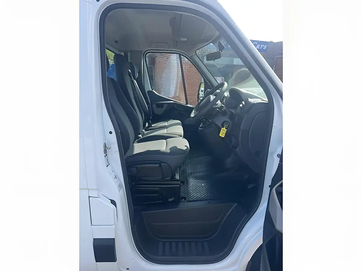 Used 2017 Renault Master Business White - Interior and Exterior details 20
