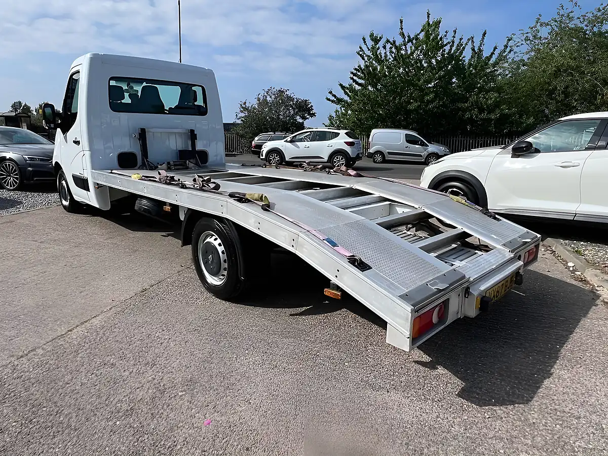 Used 2017 Renault Master Business White - Interior and Exterior details 4