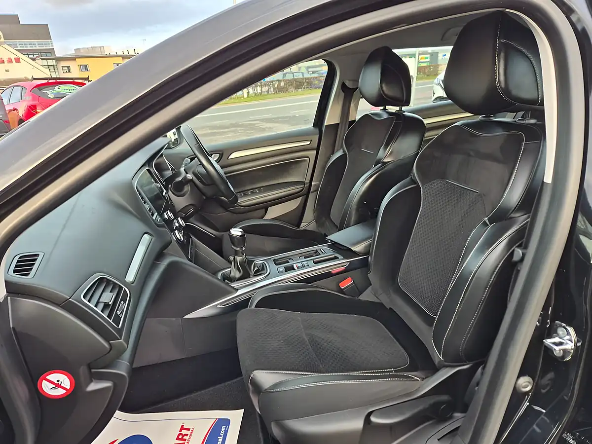 Used 2017 Renault Megane Dynamique Nav Black - Interior and Exterior details 17