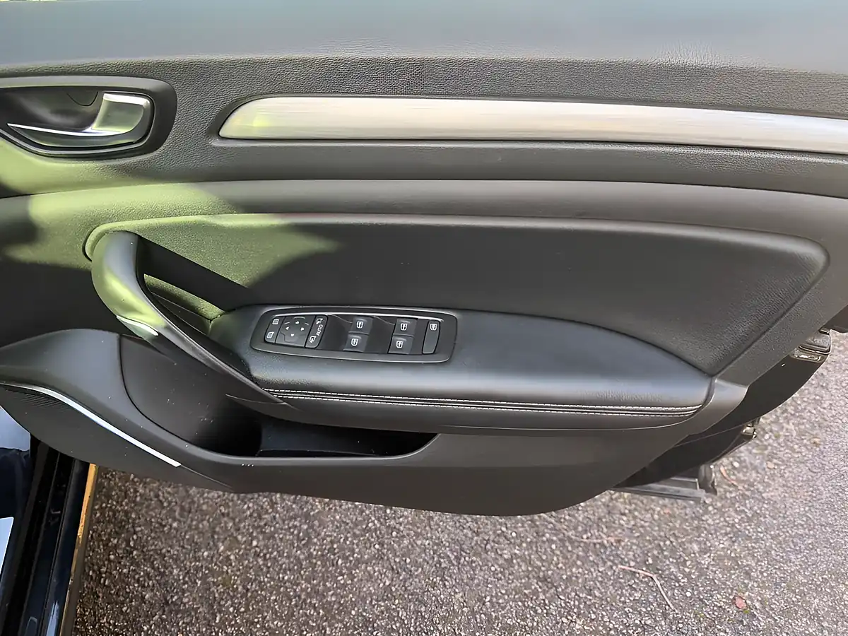 Used 2017 Renault Megane Dynamique Nav Black - Interior and Exterior details 17