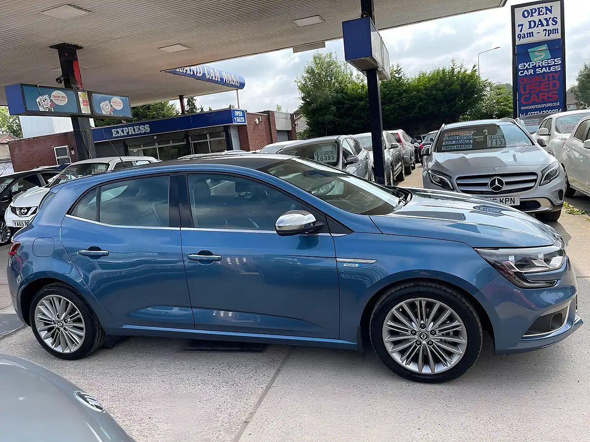 Used 2017 Renault Megane Dynamique Nav Blue - Interior and Exterior details 3
