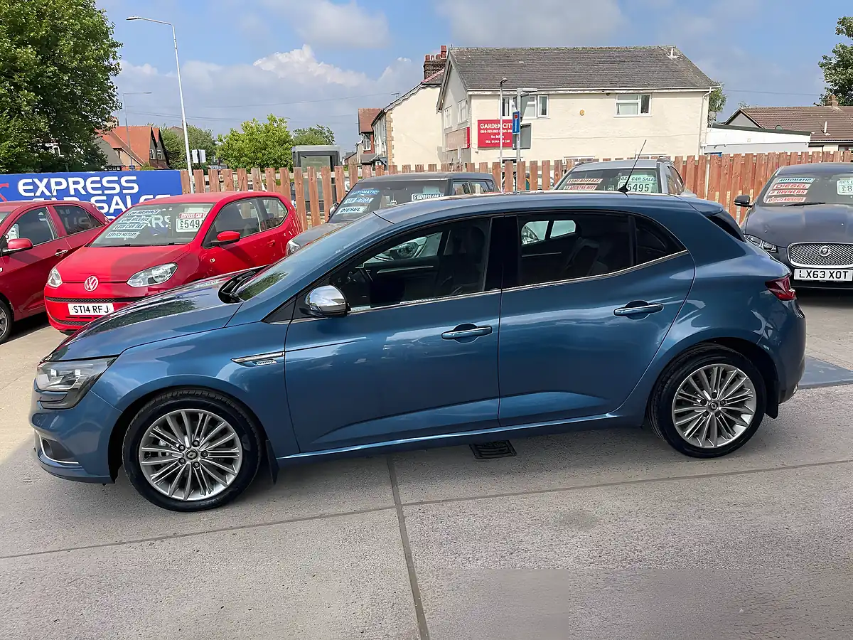 Used 2017 Renault Megane Dynamique Nav Blue - Interior and Exterior details 6