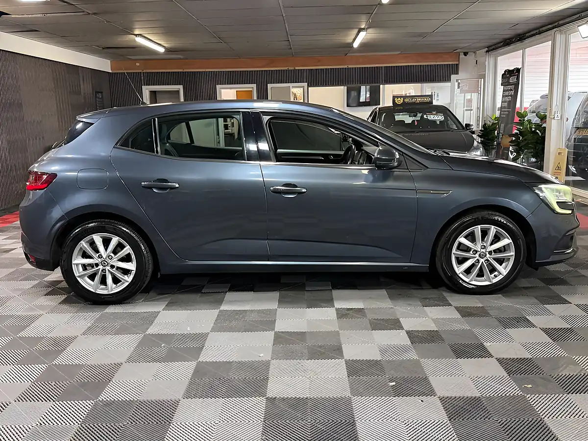 Used 2017 Renault Megane Dynamique Nav Grey - Interior and Exterior details 9