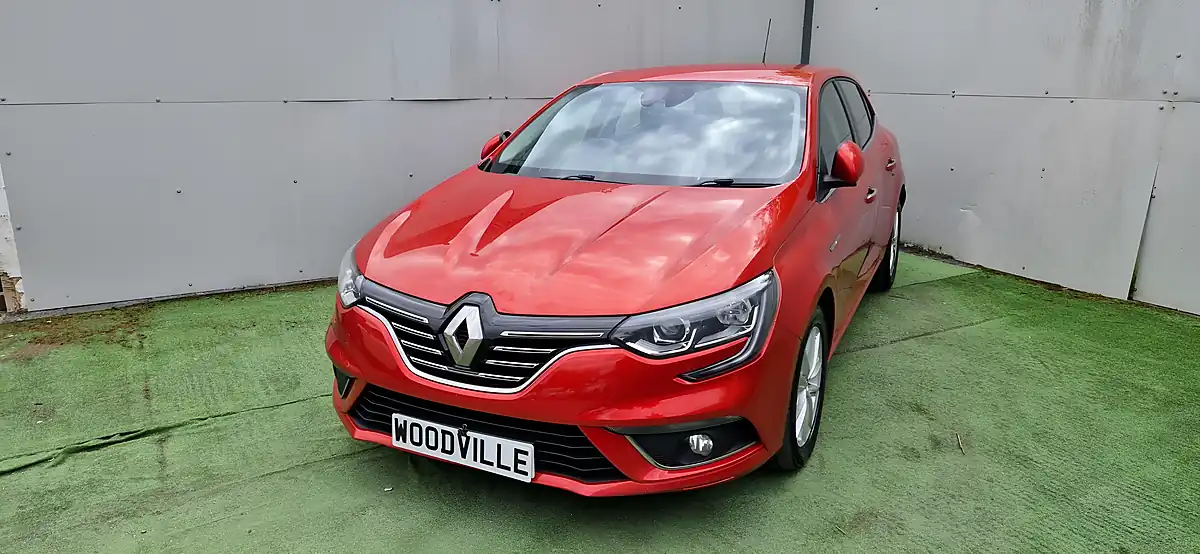 Used 2017 Renault Megane Dynamique Nav Red - Front View