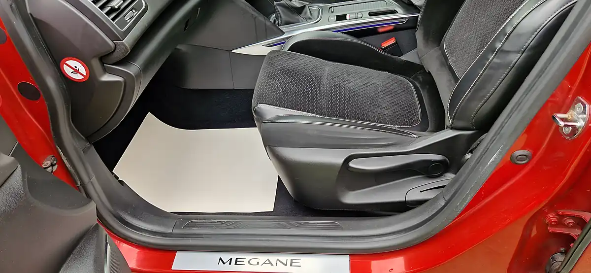 Used 2017 Renault Megane Dynamique Nav Red - Interior and Exterior details 11