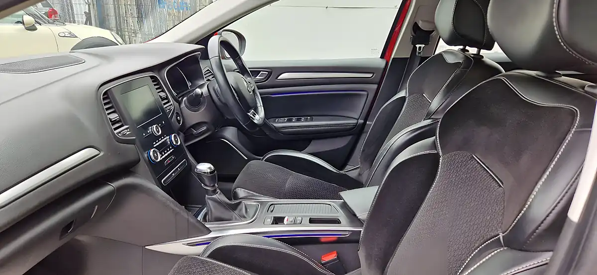 Used 2017 Renault Megane Dynamique Nav Red - Interior and Exterior details 13