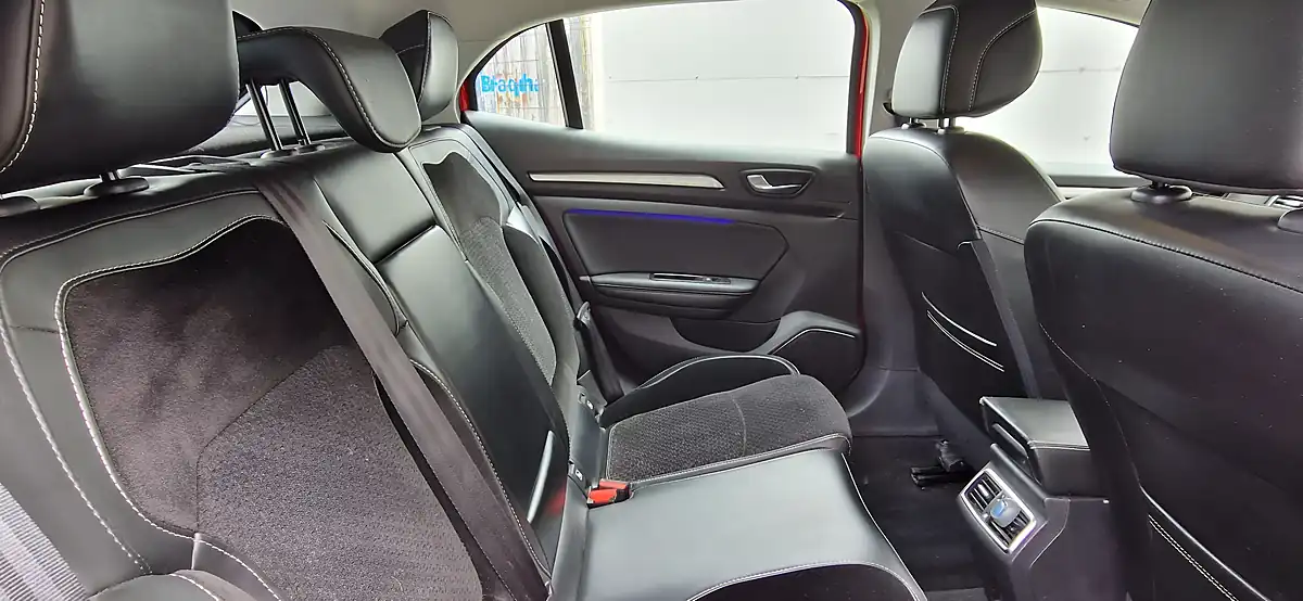 Used 2017 Renault Megane Dynamique Nav Red - Interior and Exterior details 14