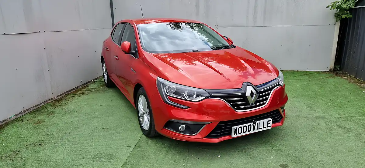 Used 2017 Renault Megane Dynamique Nav Red - Interior and Exterior details 3