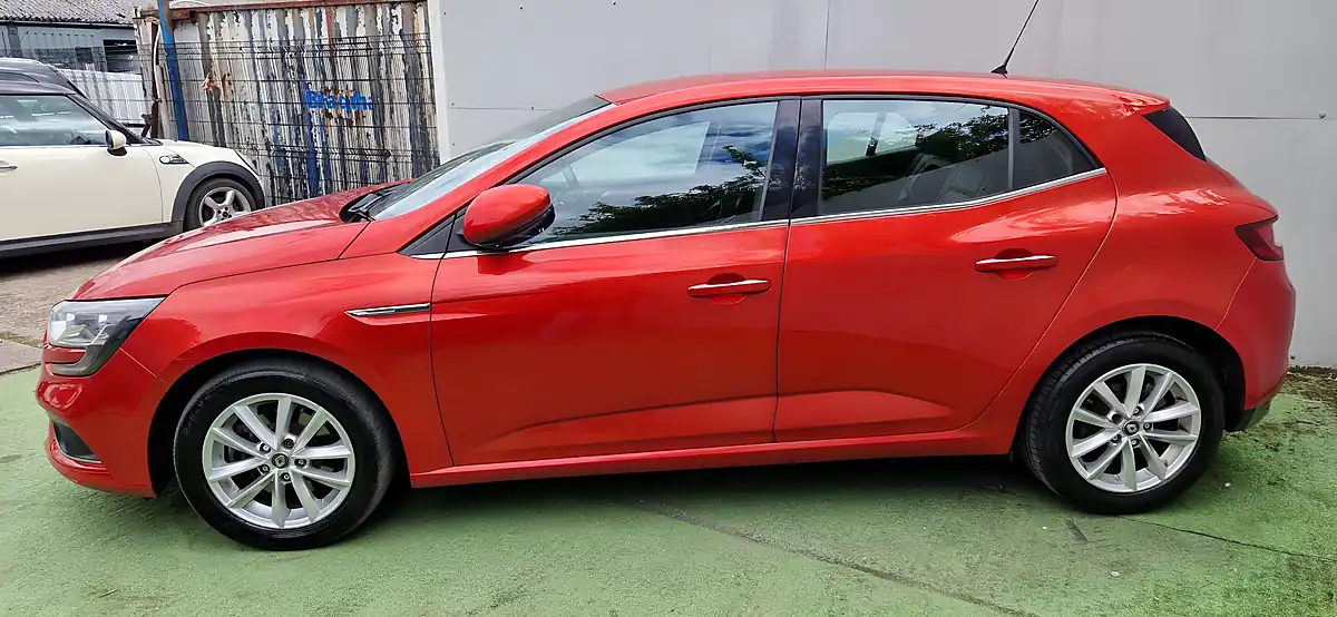 Used 2017 Renault Megane Dynamique Nav Red - Interior and Exterior details 5