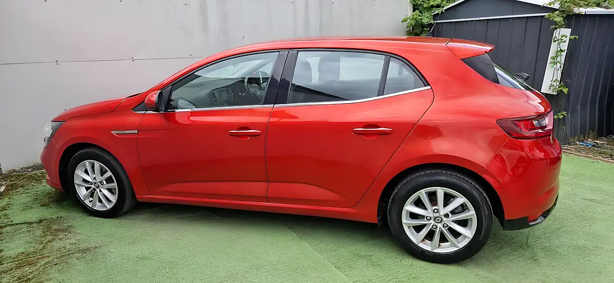 Used 2017 Renault Megane Dynamique Nav Red - Interior and Exterior details 6