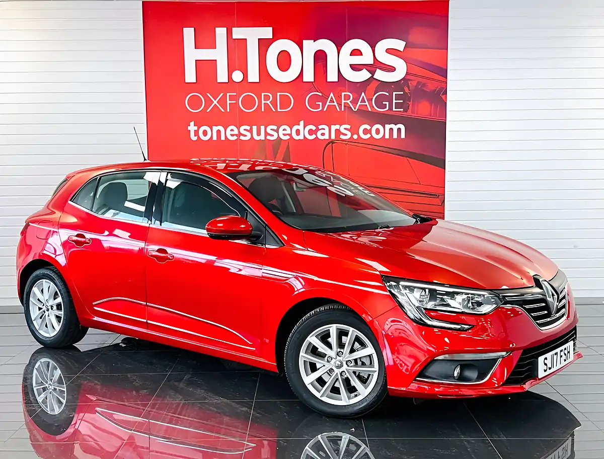 Used 2017 Renault Megane Dynamique Nav Red - Front View