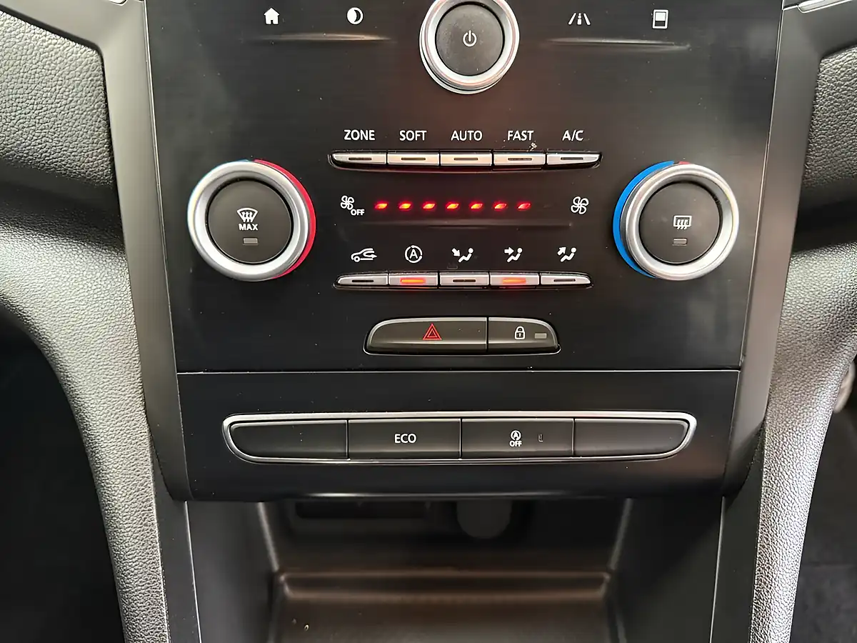Used 2017 Renault Megane Dynamique Nav Red - Interior and Exterior details 19