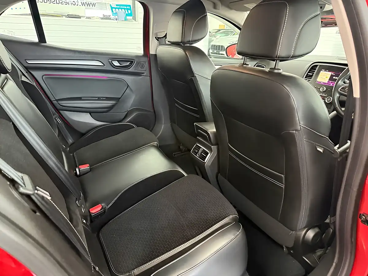 Used 2017 Renault Megane Dynamique Nav Red - Interior and Exterior details 4